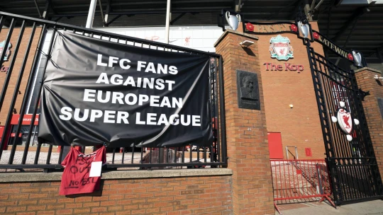 Branky, body, dluhy. Iniciátoři fotbalové Superligy dluží dohromady 170 miliard