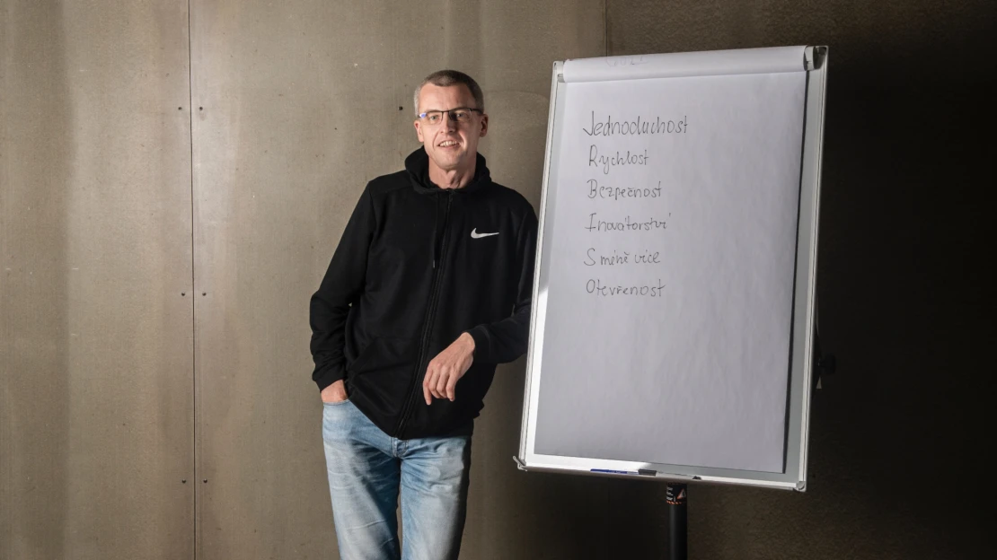 Direct přidává rychlostní stupeň. Spouští prodej i&nbsp;servis aut