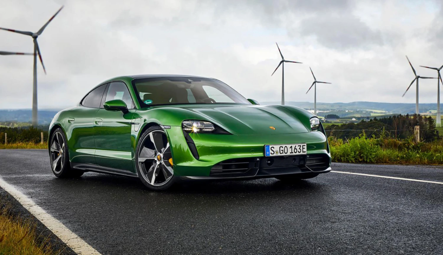 Pád automobilové ikony a&nbsp;úspěch humanoidních robotů. Čísla, která byste v září měli znát