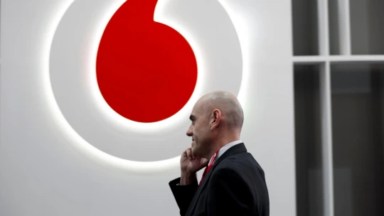 Liberty Global koupila téměř pětiprocentní podíl ve firmě Vodafone. Zaplatí 32 miliard korun