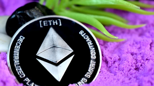 Ethereum pod útokem hedgeových fondů. Lámou nad ním investoři hůl?