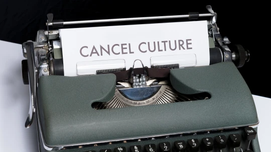Cancel culture jako byznys. Firmy vydělávají miliony na vylepšení vaší digitální stopy