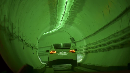 Jízda ve Vegas. Elon Musk ukázal prvním cestujícím svou vizi dopravy v&nbsp;tunelech