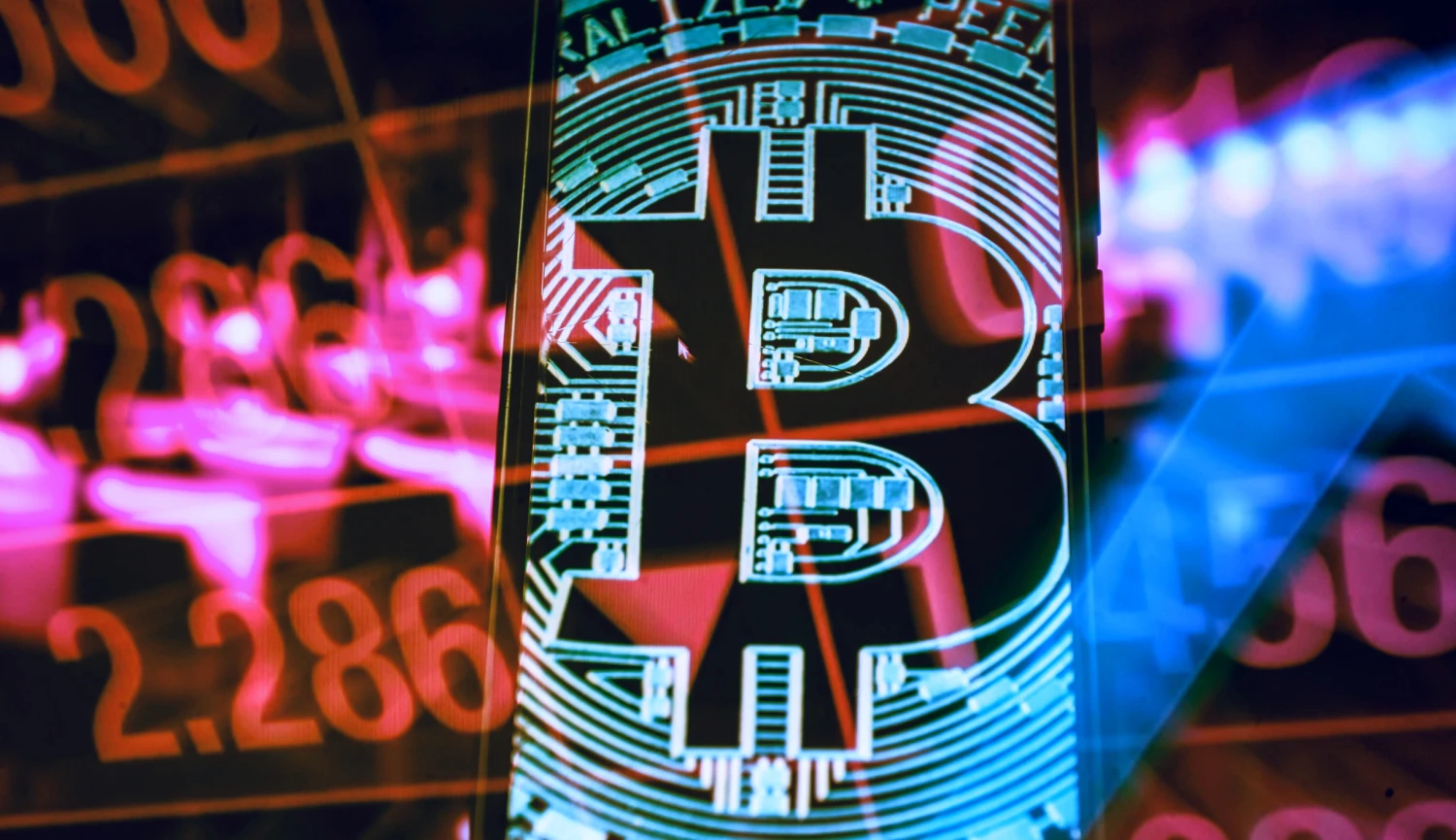Cena bitcoinu přesáhla 68 tisíc dolarů. Blíží se dosavadnímu maximu