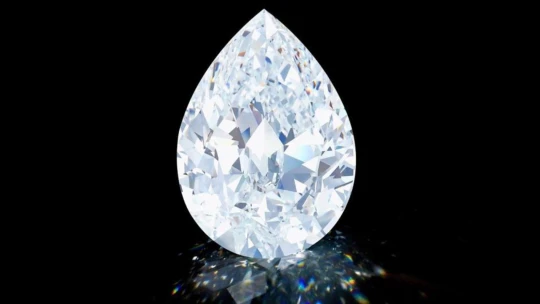 Unikátní diamant jde do aukce. V&nbsp;Sotheby’s&nbsp;za něj zaplatíte i&nbsp;bitcoinem