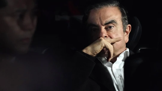 Bývalý šéf Nissanu zažaloval automobilku za pomluvy. Chce miliardové odškodné