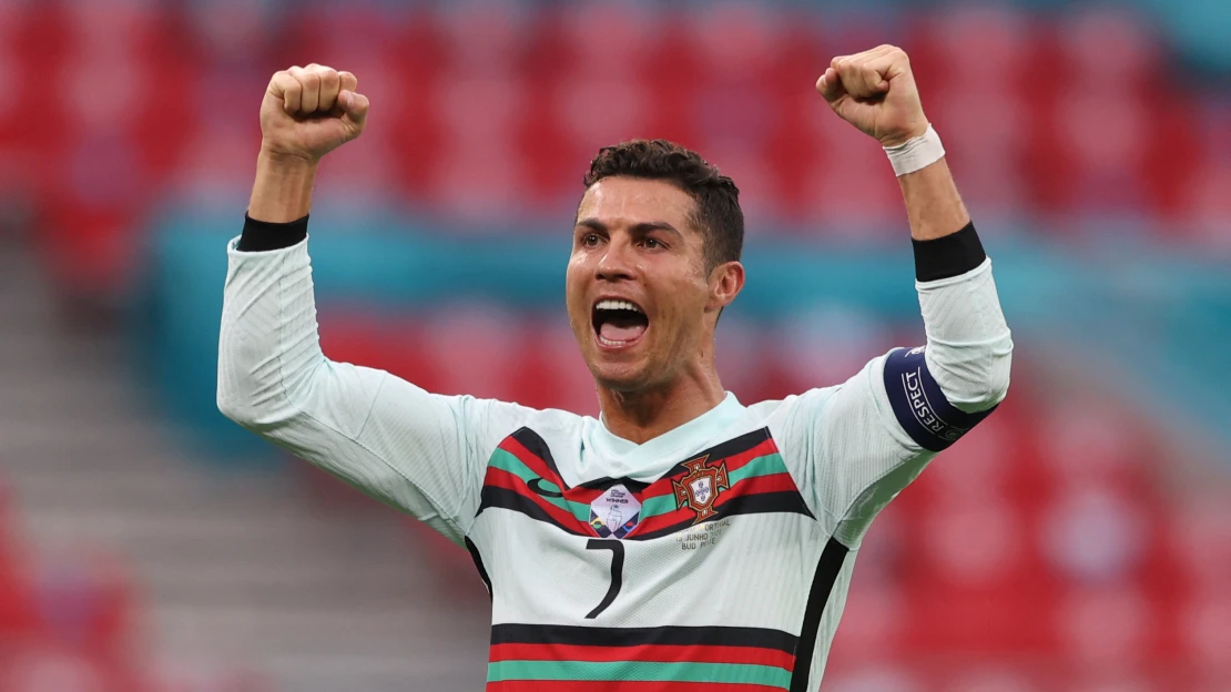 Fotbalisté vydělali, basketbalistky víc a&nbsp;F1 ještě víc. A&nbsp;bude na Ronalda?