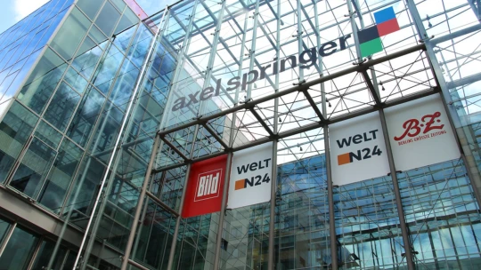 Německé vydavatelství Axel Springer koupí americký zpravodajský server Politico