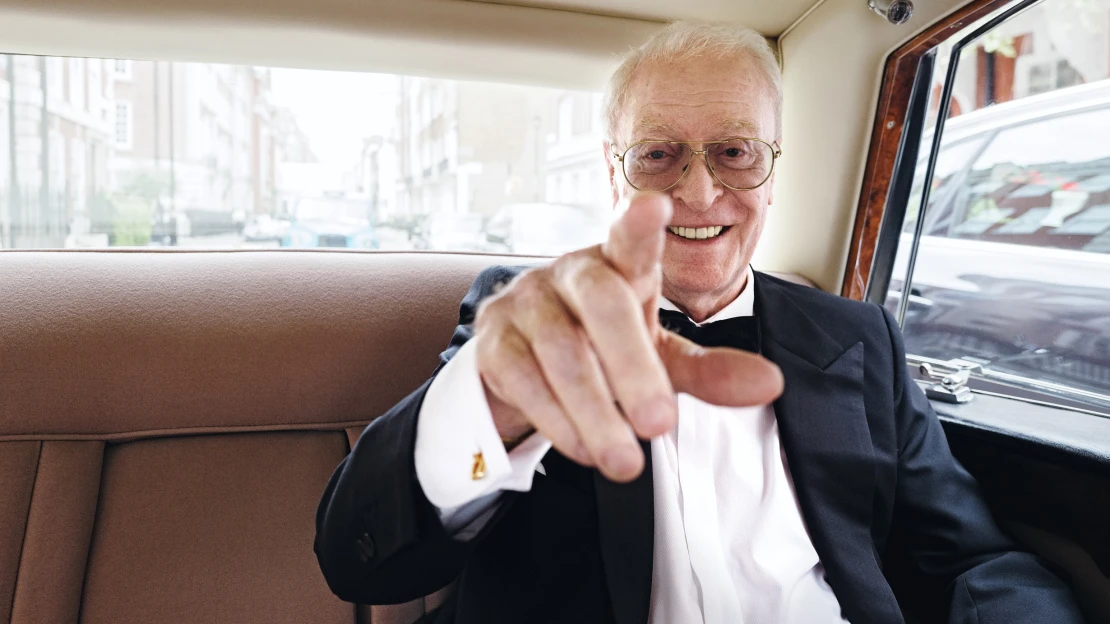 Michael Caine, Ethan Hawke… A&nbsp;taky Forbes. Tohle jsou důvody, proč jet letos do Varů