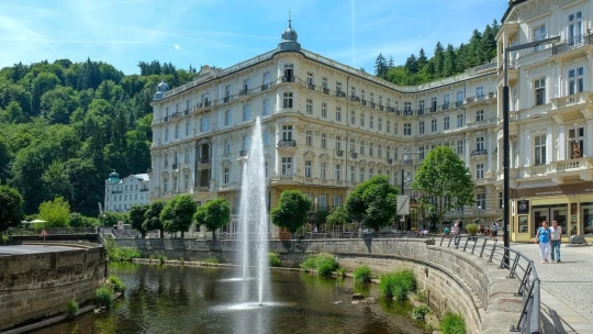 Mléko místo šampaňského a&nbsp;pořád neděle. Karlovy Vary umějí okouzlit i&nbsp;bez filmů
