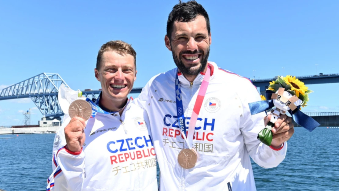 Další medaile! Bronz pro Česko vypádlovali Josef Dostál a&nbsp;Radek Šlouf