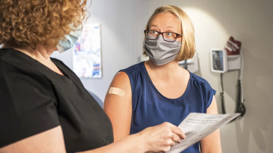 Tráva za tečku nebo klubová očkovací party. Odměny za vakcínu překvapí