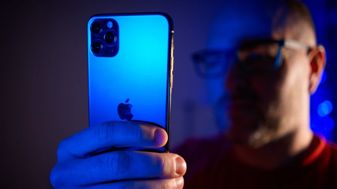 Čipy už nemá ani Apple. Nových iPhonů bude nedostatek a&nbsp;akcie klesly