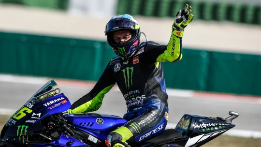 Čtyři miliardy na motorce a&nbsp;dost. Valentino Rossi končí kariéru