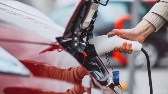 Tesla zpřístupní svou nabíjecí síť konkurenci. Projekt se bude testovat v&nbsp;Nizozemí