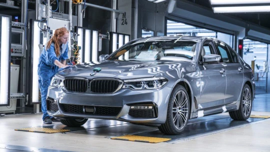 Ekologové vs. Volkswagen, BMW a&nbsp;Mercedes-Benz. Chtějí je zažalovat kvůli dopadům na klima