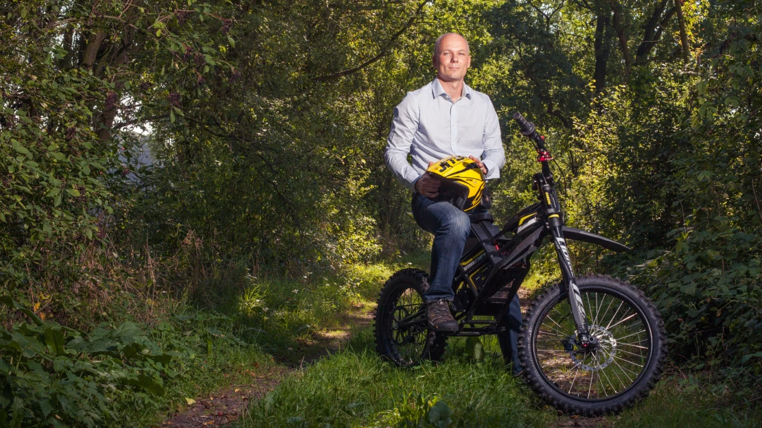 České elektromotorky frčí. Kuberg slaví deset let a&nbsp;roste jako o&nbsp;závod