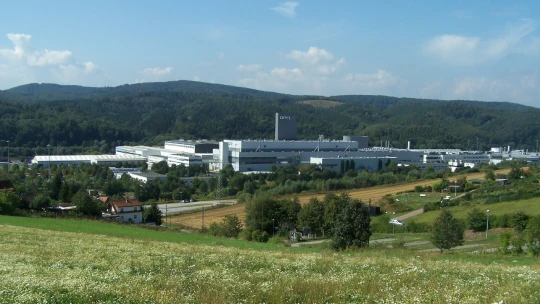 Opel kvůli nedostatku čipů zavírá továrnu v&nbsp;Německu. Propustí na tisíc tři sta zaměstnanců