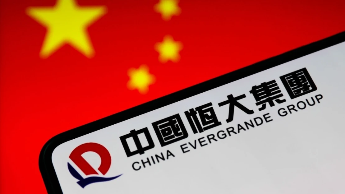 Evergrande nebude rozbuškou jako Lehman Brothers. Obnaží ale hrozby v Číně, píše ekonom Bureš