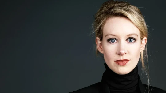Oklamala všechny. Kdo je podvodnice Elizabeth Holmes a&nbsp;proč se o&nbsp;ní zase mluví?