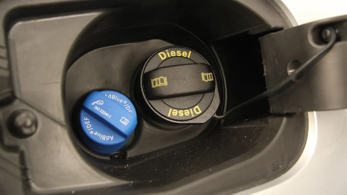 Nedostatek kapaliny AdBlue může zastavit kamiony, autobusy i&nbsp;stavební stroje