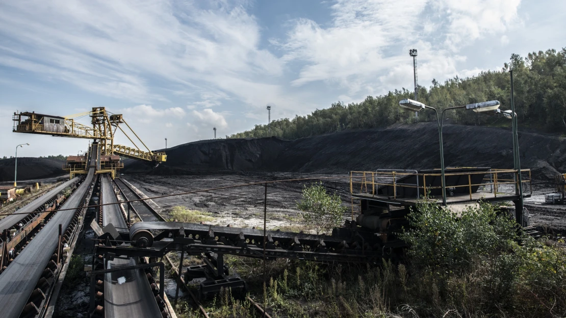 Poptávka po uhlí, ropě a plynu dosáhne vrcholu do roku 2030, tvrdí IEA