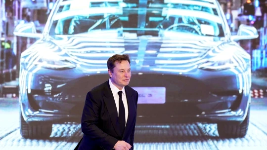 Musk v&nbsp;Číně odstranil překážky v&nbsp;technologii samořízení. Akcie Tesly v&nbsp;reakci posilují