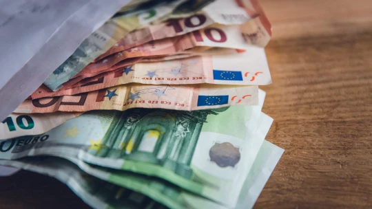 Inflace v&nbsp;eurozóně vystoupila na 4,9 procenta. Je nejvyšší od vzniku eura
