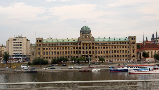 Vláda schválila systém kompenzací za cenový strop pro obchodníky s&nbsp;energiemi