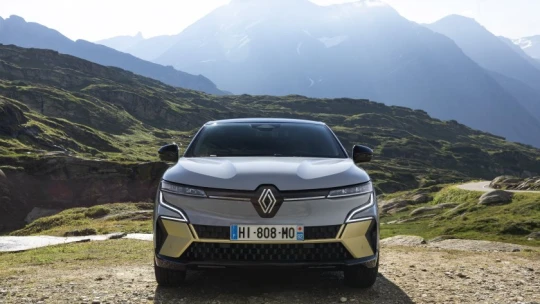 Po dvou letech opět v černých číslech. Renault se vrací k zisku a s předstihem splatí státní pomoc