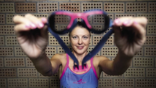 Bez nohy zvládla přeplavat La Manche. Teď chce sportovkyně pokořit i bouřlivý Gibraltarský průliv