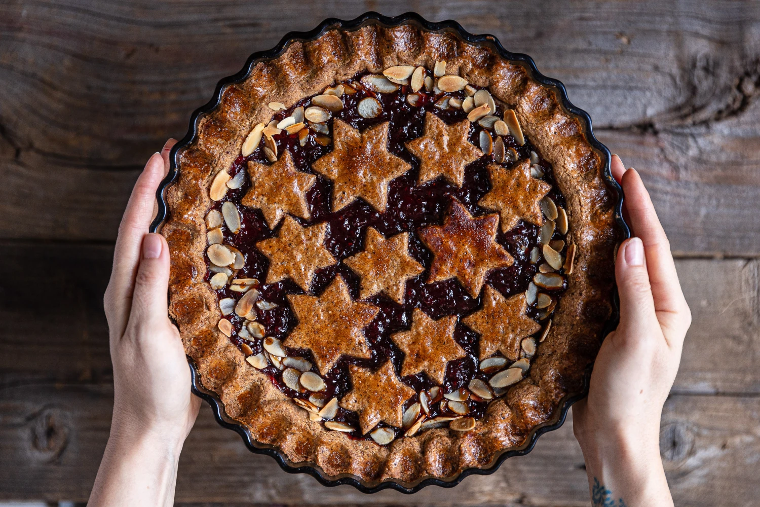 Vánoce s&nbsp;vůní rakouské tradice. Upečte si jednoduchou verzi klasického Linzer Torte