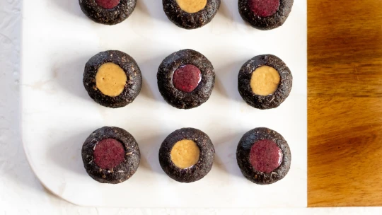 Cukroví zdravěji. Koláčky z královských datlí a dalších super(food) ingrediencí