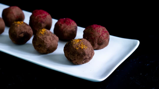 Nevšední, zdravé & lahodné zároveň. Zkuste avokádové lanýže s růžovým pepřem a pomerančem