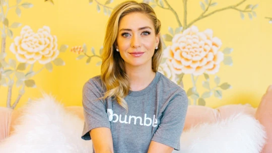 Konec nejmladší miliardářky? Na ženy zaměřená seznamka Bumble se potýká s&nbsp;problémy