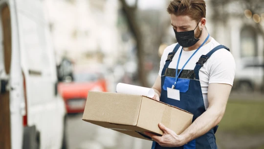 Neotevírat nazí a zkrotit psy. Jak ocenit kurýry za jejich práci?