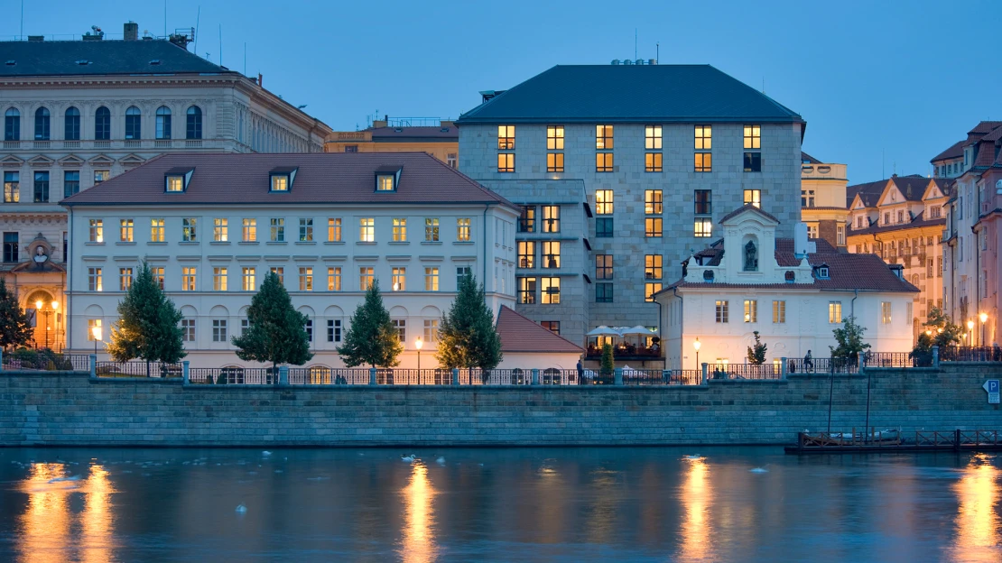 Kellnerová s&nbsp;Otrubou mohou převzít pražský hotel Four Seasons, povolil antimonopolní úřad