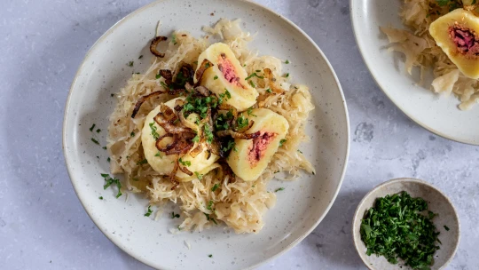 Klasika, ale i pro vegetariány. Zkuste bramborové knedlíky plněné tofu