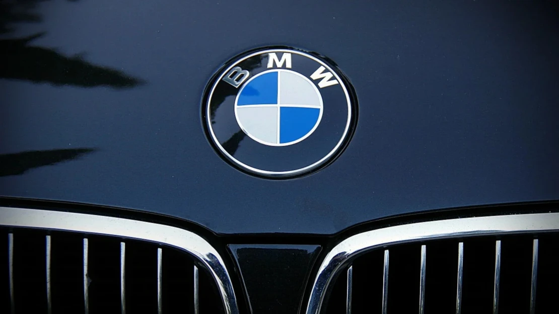 Výjimka pro BMW a&nbsp;Mercedes? Automobilky jednají s&nbsp;Washingtonem o&nbsp;odpuštění cel