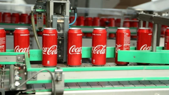 Objem prodeje Coca-Coly poklesl, ale tržby se zvýšily. Pomohly vyšší ceny