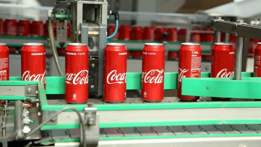 Coca-Cola ve třetím čtvrtletí zvýšila zisk. Vděčí odolné poptávce