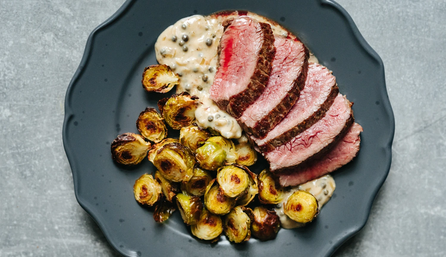  steak s pepřovou omáčkou & pečenými kapustičkami