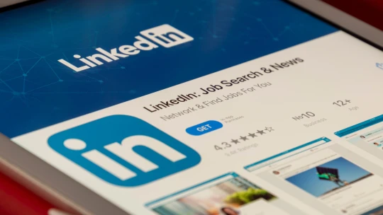 Mluvit s&nbsp;šéfem všech šéfů. LinkedIn vám pomůže dostat se ke komukoliv. Tady je návod, jak na to