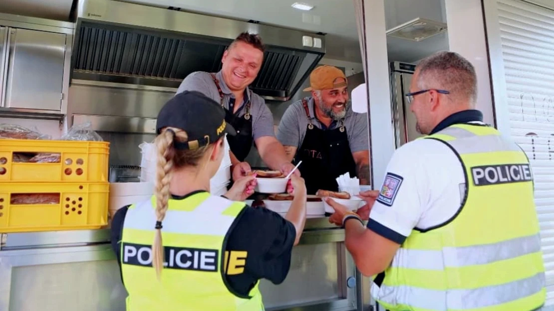 Díky pandemii se potkali na ulici. Teď v&nbsp;restauraci na kolech mění tvář street foodu