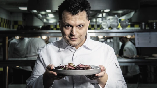 Vařit jako v Alcronu. Šéfkuchař Hlaváček a jeho cesta za michelinskými hvězdami