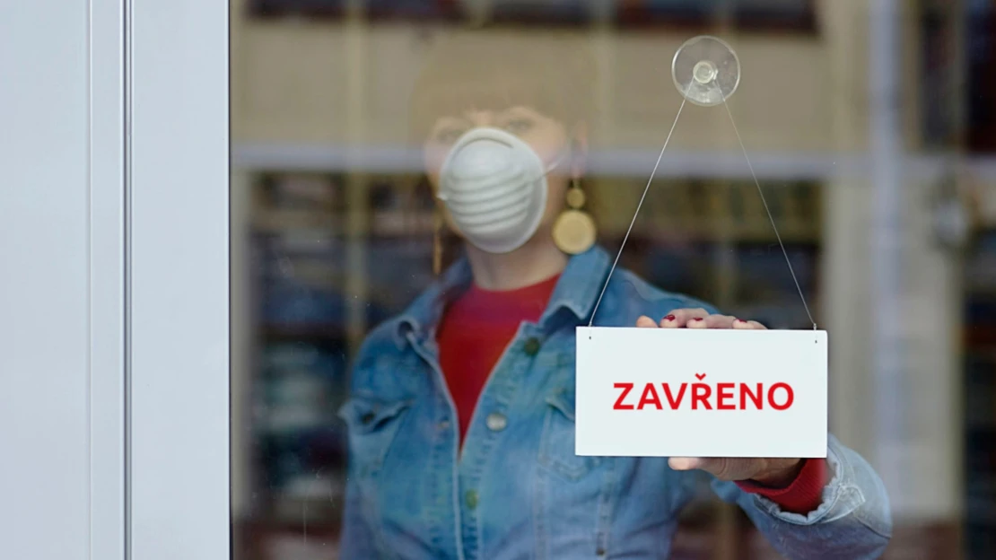 Miliardy strádajícím firmám? Největší náhrady za covid dostal ze státní kasy hazard a&nbsp;retail
