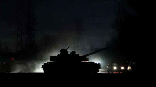 Putinova armáda míří na Kyjev. V systému SWIFT Rusko zůstává