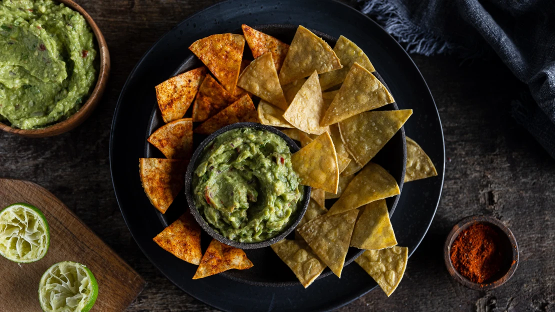 Chuťovka v&nbsp;mexickém stylu. Svěží guacamole & domácí tortilla chipsy ve dvou provedeních