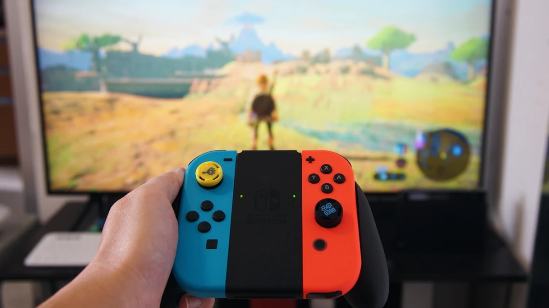 Malej, ale šikovnej. Nintendo Switch potichu strká do kapsy Microsoft i&nbsp;Sony