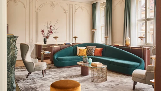 Z Cukrovarnického paláce je Andaz. Hotel připomíná české báje a pověsti